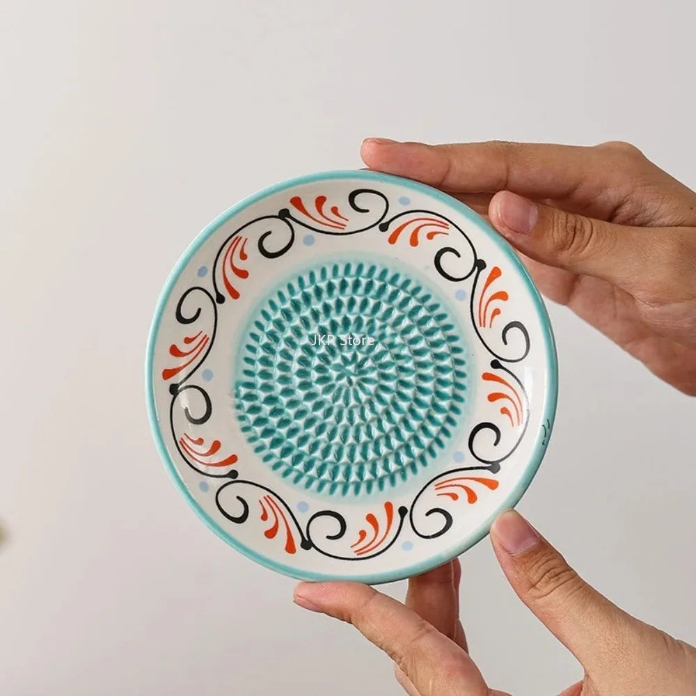 Grattugia di ceramica per frutta e verdura, fresca e congelata.