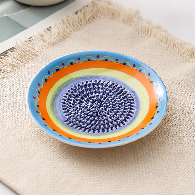 Grattugia di ceramica per frutta e verdura, fresca e congelata.