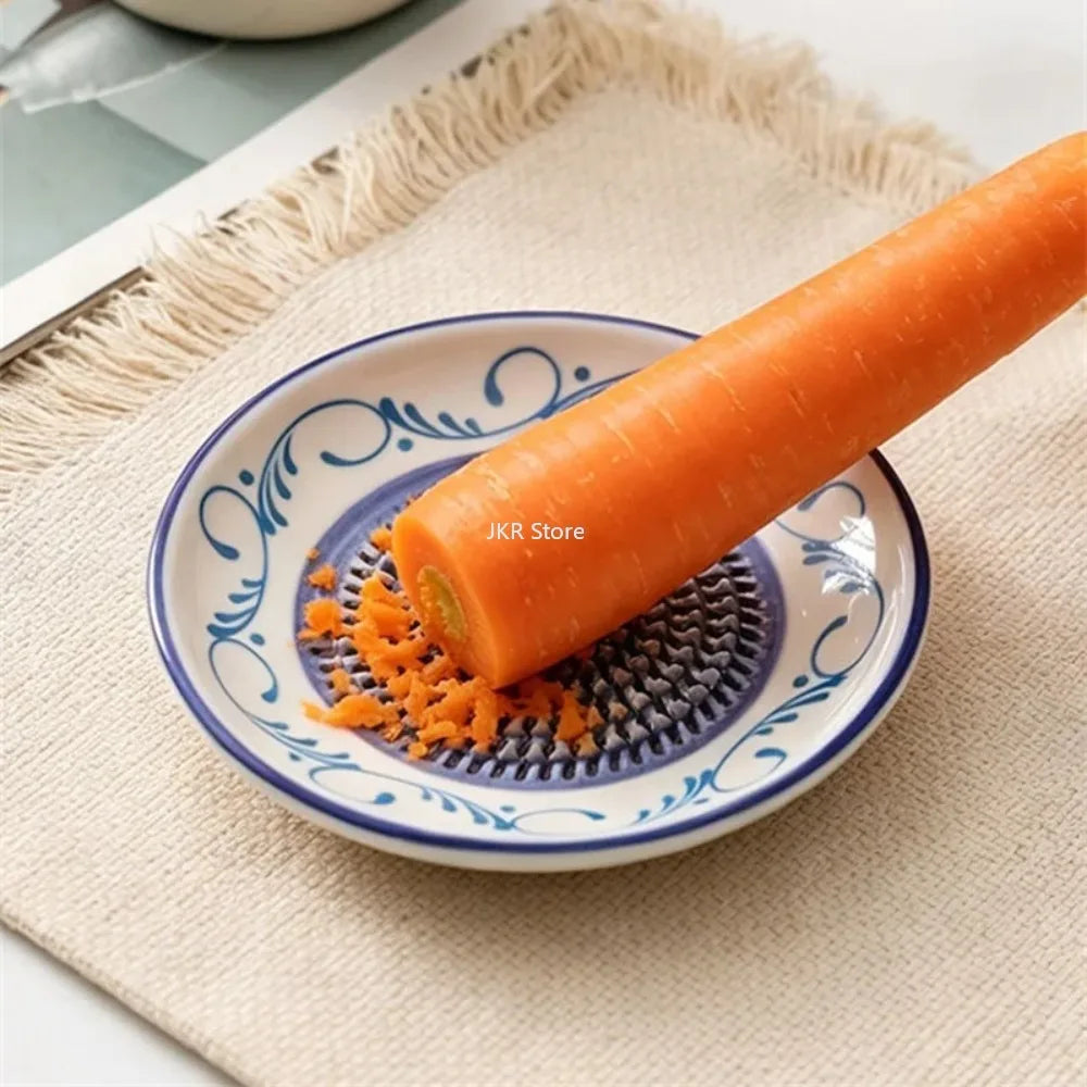 Grattugia di ceramica per frutta e verdura, fresca e congelata.